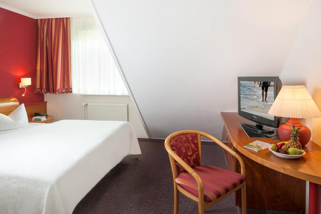 Strandhotel Eldena Goehren  Exterior photo